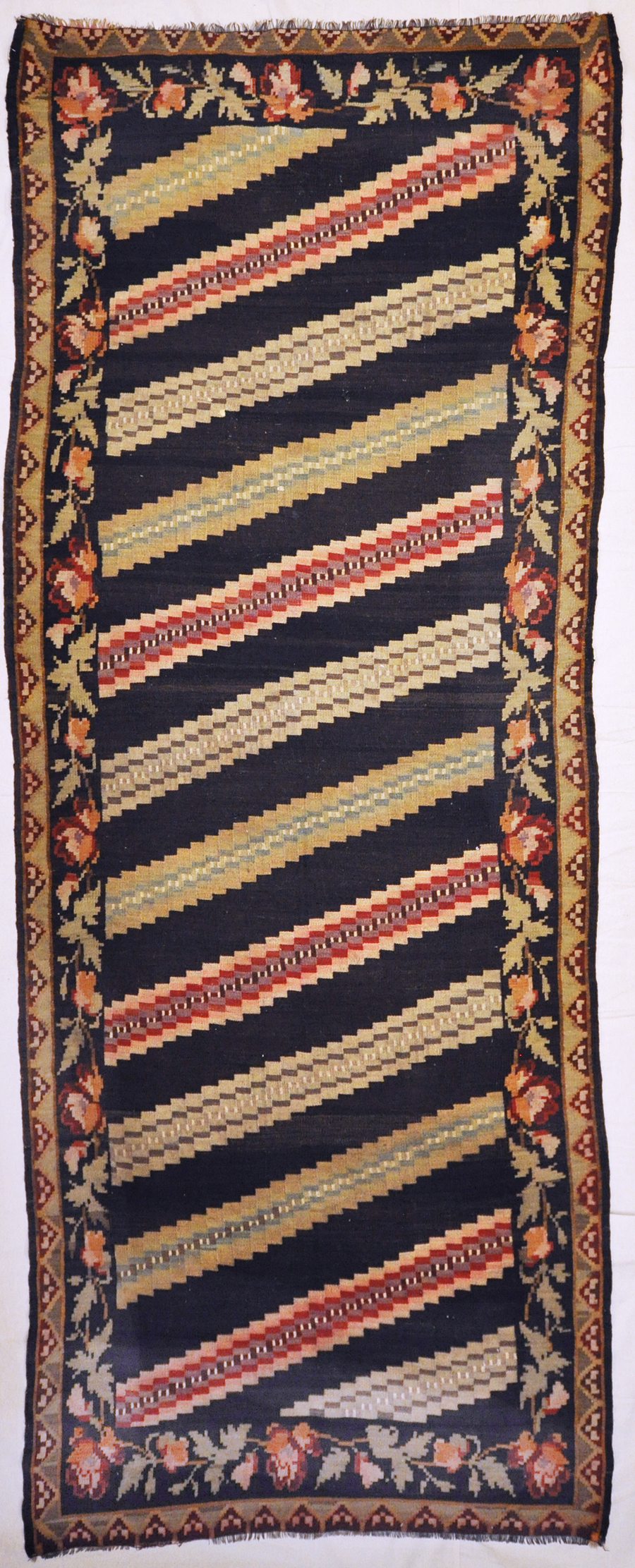 Antique Kelim Rugs & More Oriental Carpets 32111.