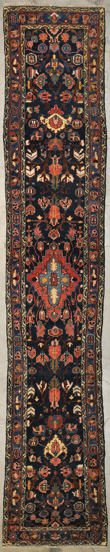 Antique Bahtiari Runner rugs and more oriental carpet 33623-
